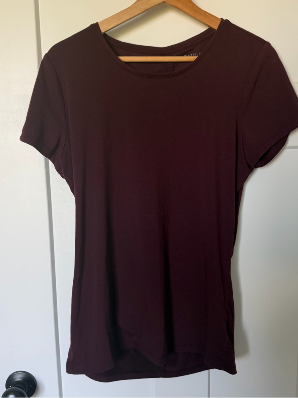 Athleta Women’s Open Back Athletic Short Sleeve Shirt Maroon Small EUC